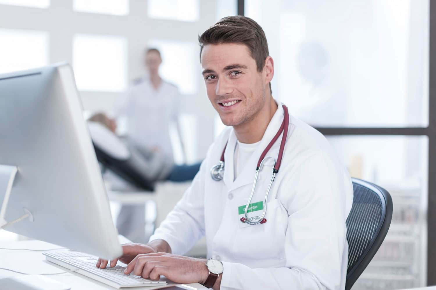 Portrait Of Smiling Doctor Sitting At Desk Working 2024 09 23 00 50 33 Utc (1) - Opção Contábilidade